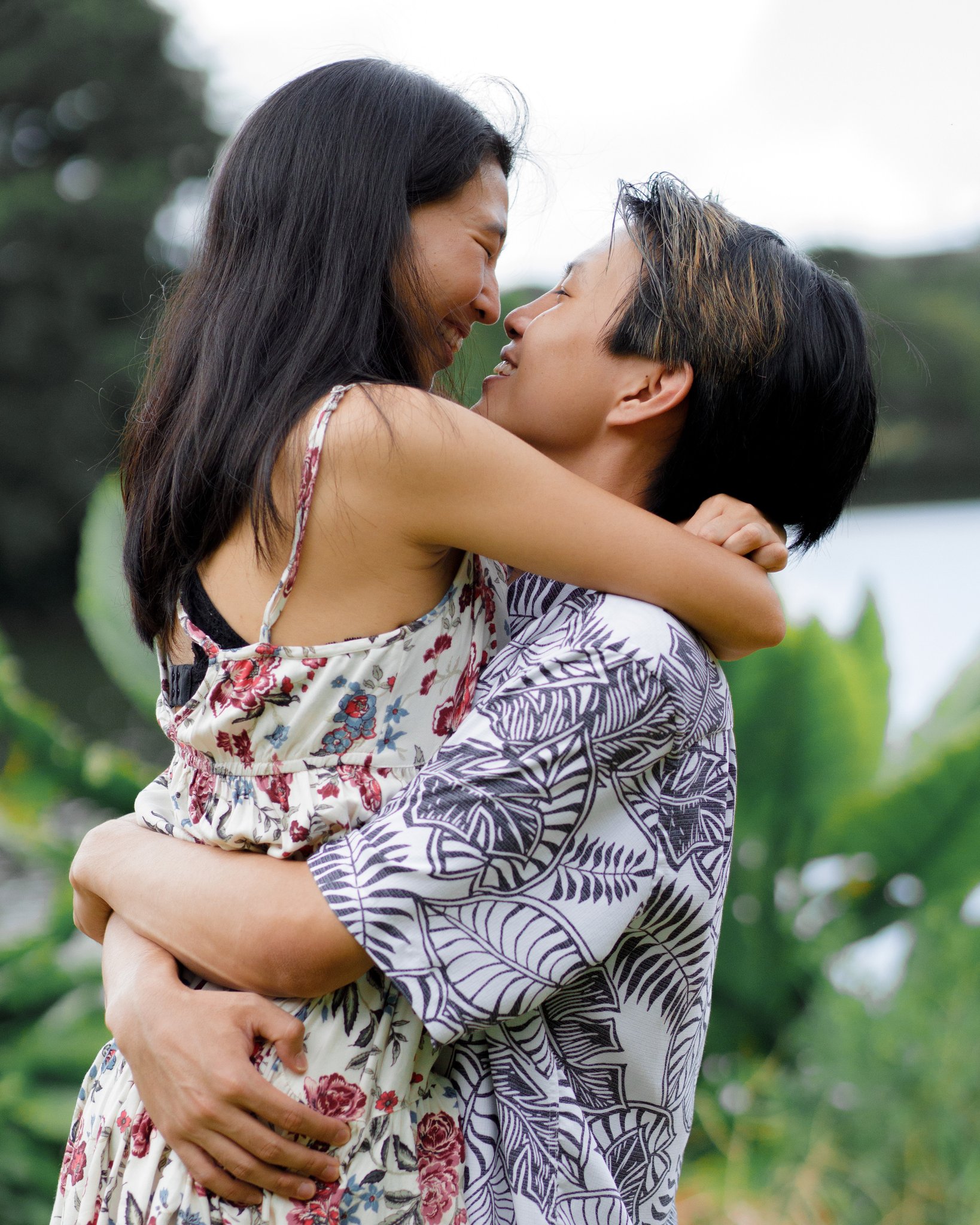 Hoʻomaluhia couples portrait session, Oahu
